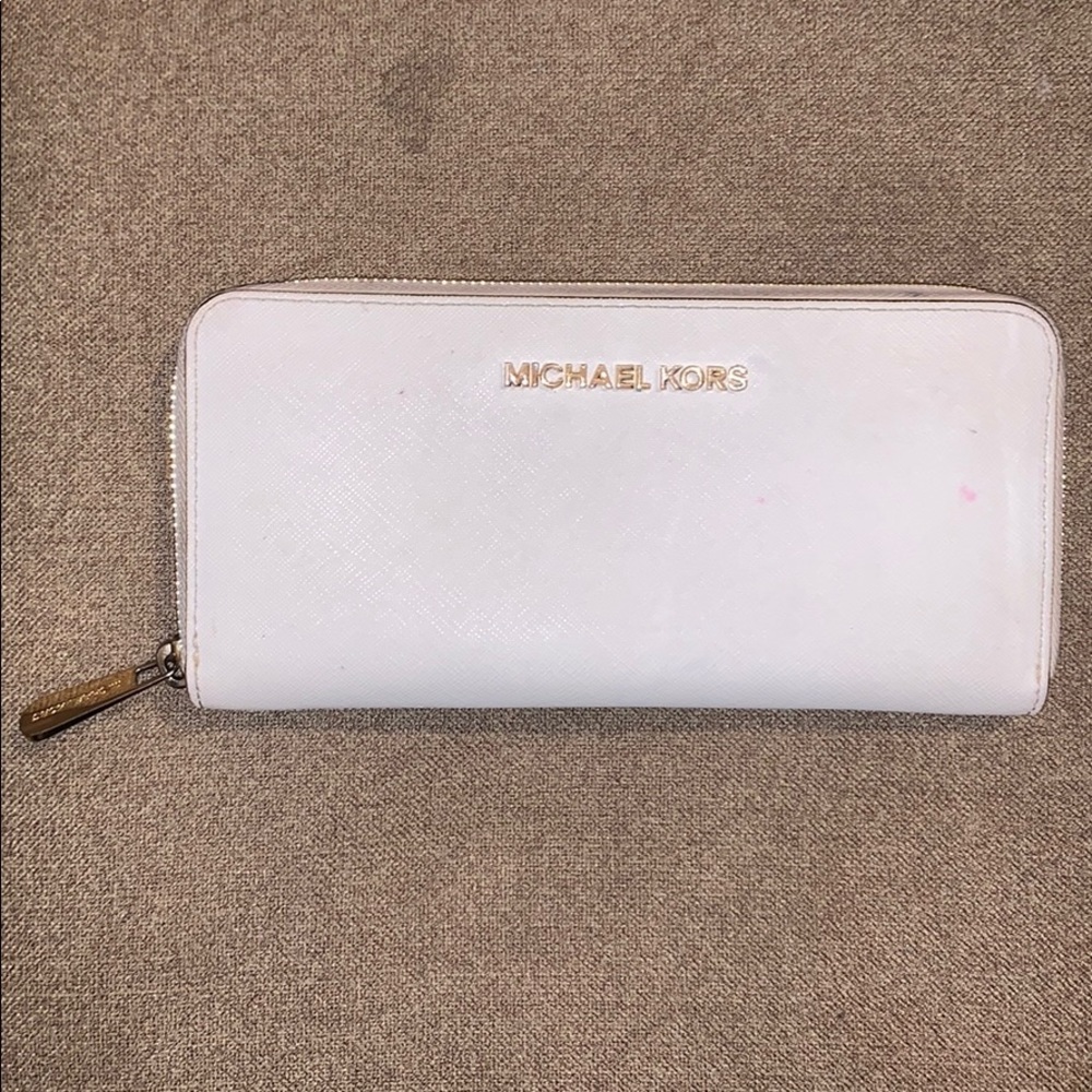 MK Jet Set Travel Zip Around Continental Wallet